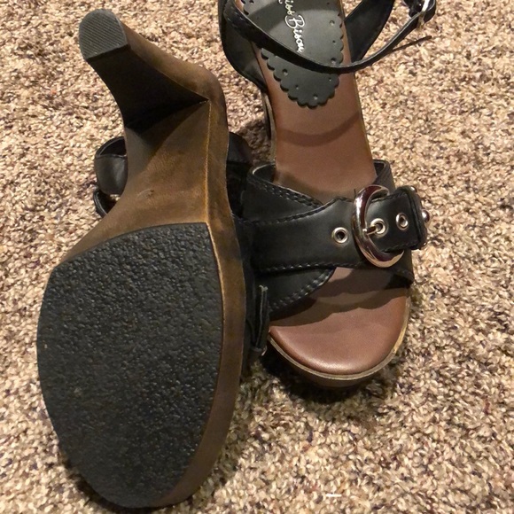 Heels - Picture 3 of 3